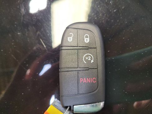 Used 2016 Jeep Renegade Limited image 32