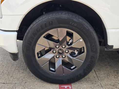 Used 2024 Ford F150 Lightning Flash AWD/4WD image 7