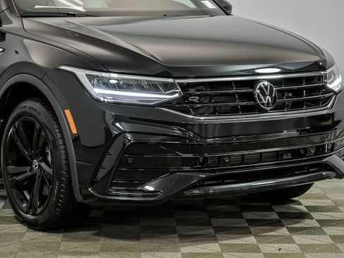 Certified 2024 Volkswagen Tiguan SE R-Line image 2