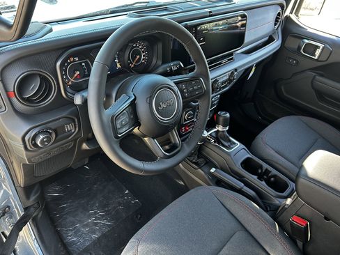 New 2025 Jeep Gladiator Rubicon w/ Convenience Group image 15
