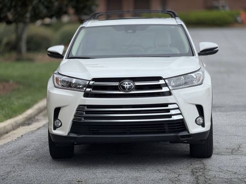 Used 2017 Toyota Highlander Limited w/ Carpet Mat Package AWD/4WD image 4
