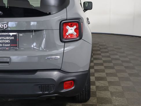 Used 2021 Jeep Renegade Latitude w/ Convenience Group FWD image 15