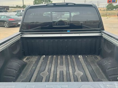 Used 2017 Nissan Titan PRO-4X w/ Pro-4x Convenience Package AWD/4WD image 9