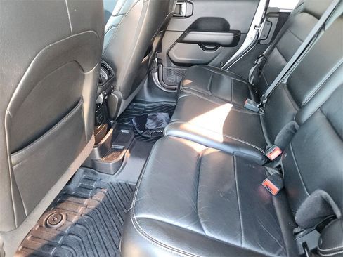 Used 2018 Jeep Wrangler Unlimited Sahara image 30