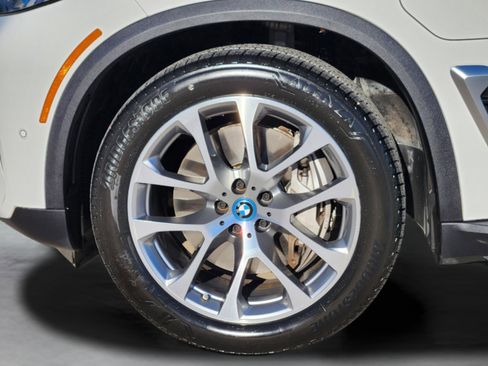 Used 2025 BMW X5 xDrive50e image 9