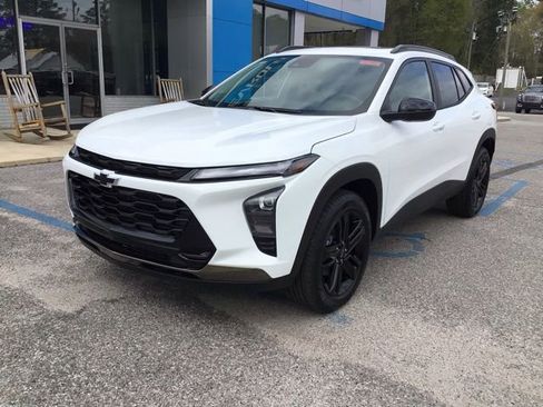 New 2026 Chevrolet Trax ACTIV w/ Sunroof Package image 2