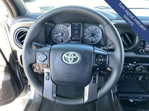 Used 2020 Toyota Tacoma TRD Off-Road AWD/4WD image 31