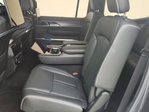 Used 2022 Jeep Grand Wagoneer Series II image 65