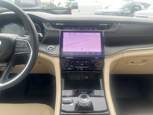 Used 2025 Jeep Grand Cherokee L Limited w/ Luxury Tech Group II AWD/4WD image 29