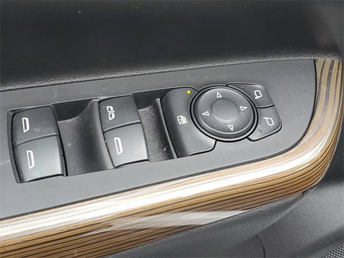 Certified 2023 GMC Acadia SLE image 17