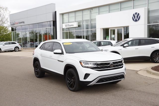 Used 2023 Volkswagen Atlas Cross Sport SE w/ Black Wheel Package AWD/4WD image 1