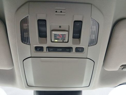 Used 2022 Toyota Highlander XLE FWD image 5