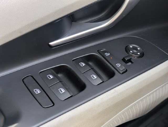 Used 2025 Hyundai Elantra Limited FWD image 25