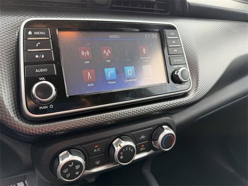 Used 2020 Nissan Kicks S image 15