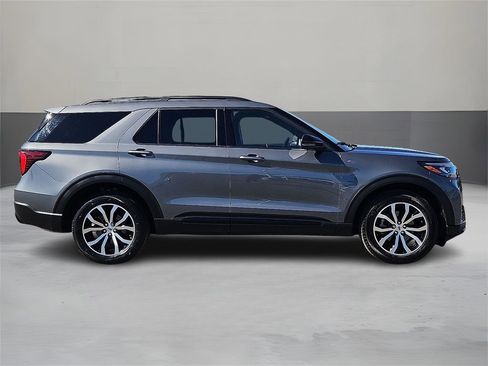 Used 2025 Ford Explorer ST-Line image 5