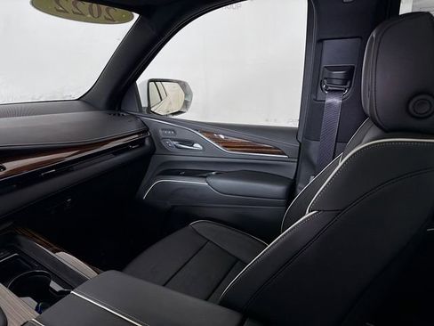 Used 2022 Cadillac Escalade ESV Premium Luxury image 28