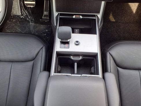 New 2026 Land Rover Range Rover Long Wheelbase SE AWD/4WD image 21