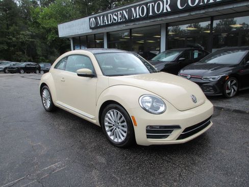 Used 2019 Volkswagen Beetle 2.0T FWD image 3