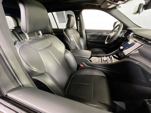 Used 2023 Jeep Grand Cherokee Overland w/ Luxury Tech Group IV image 28