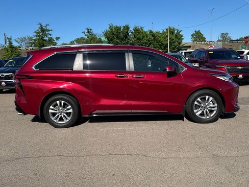 Used 2022 Toyota Sienna Limited AWD/4WD image 8