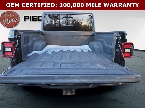 Certified 2025 Jeep Gladiator Sport AWD/4WD image 17