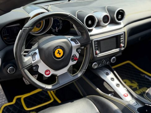 Used 2016 Ferrari California T RWD image 17