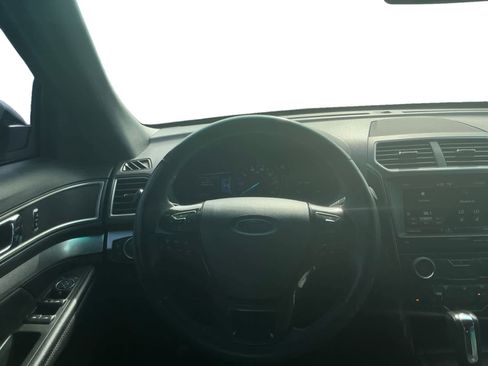 Used 2016 Ford Explorer XLT w/ Equipment Group 202A image 11