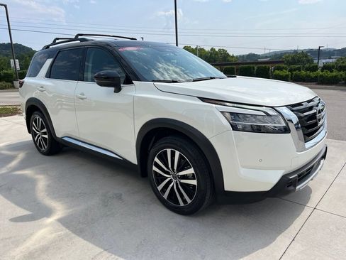 Used 2024 Nissan Pathfinder Platinum AWD/4WD image 34