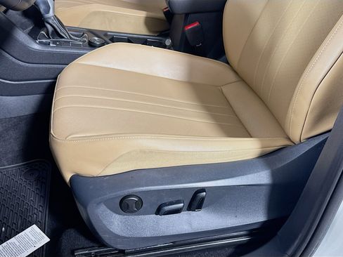 Used 2023 Volkswagen Tiguan SE w/ Panoramic Sunroof Package AWD/4WD image 18