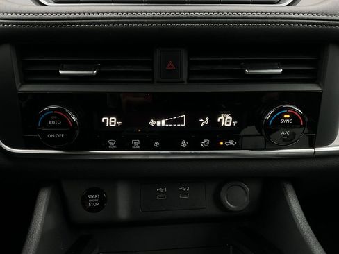 Used 2025 Nissan Rogue SV image 28