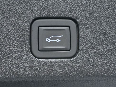 Used 2025 Cadillac XT6 Premium Luxury image 11