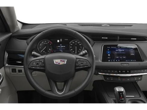 Used 2022 Cadillac XT4 Luxury w/ Cold Weather Package FWD image 7