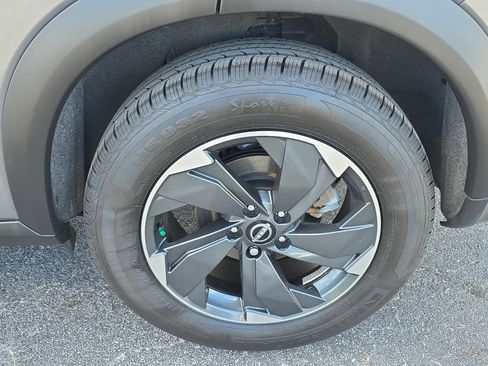 Used 2024 Nissan Rogue SV image 13