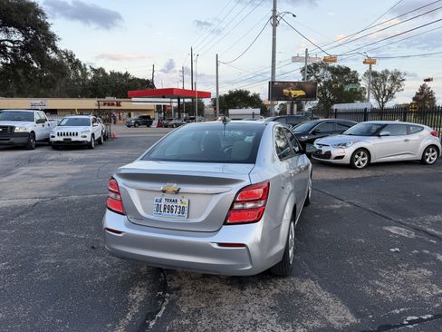 Used 2018 Chevrolet Sonic LS image 10