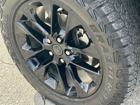 Used 2024 Jeep Gladiator Sport image 9