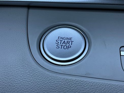 Used 2025 Hyundai Elantra Limited image 32