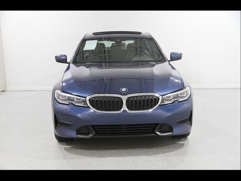 Used 2021 BMW 330i xDrive Sedan w/ Convenience Package AWD/4WD image 2