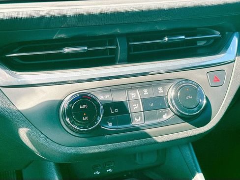 Used 2025 Buick Envista Preferred w/ Convenience I Package FWD image 17