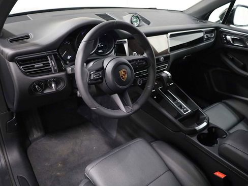 New 2026 Porsche Macan image 4