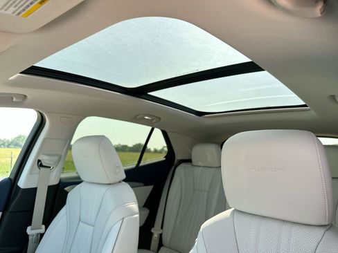 New 2025 Buick Envision Avenir image 16