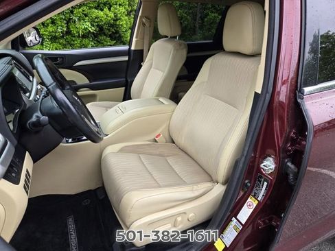 Used 2017 Toyota Highlander Plus FWD image 9