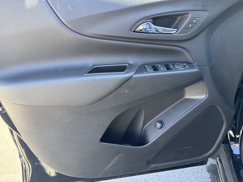 Used 2023 Chevrolet Equinox LT image 15