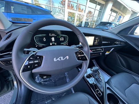 New 2026 Kia Niro EX image 31