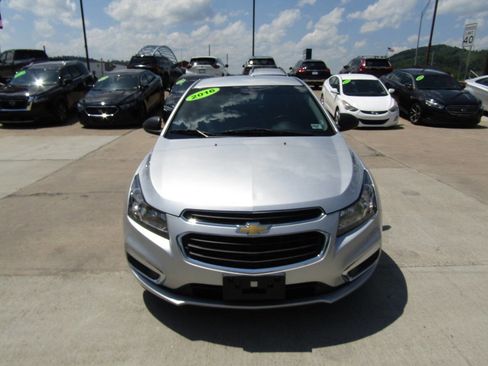 Used 2016 Chevrolet Cruze LS FWD image 3