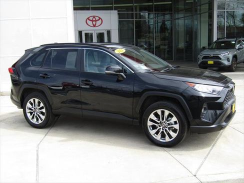 Certified 2021 Toyota RAV4 XLE Premium image 2