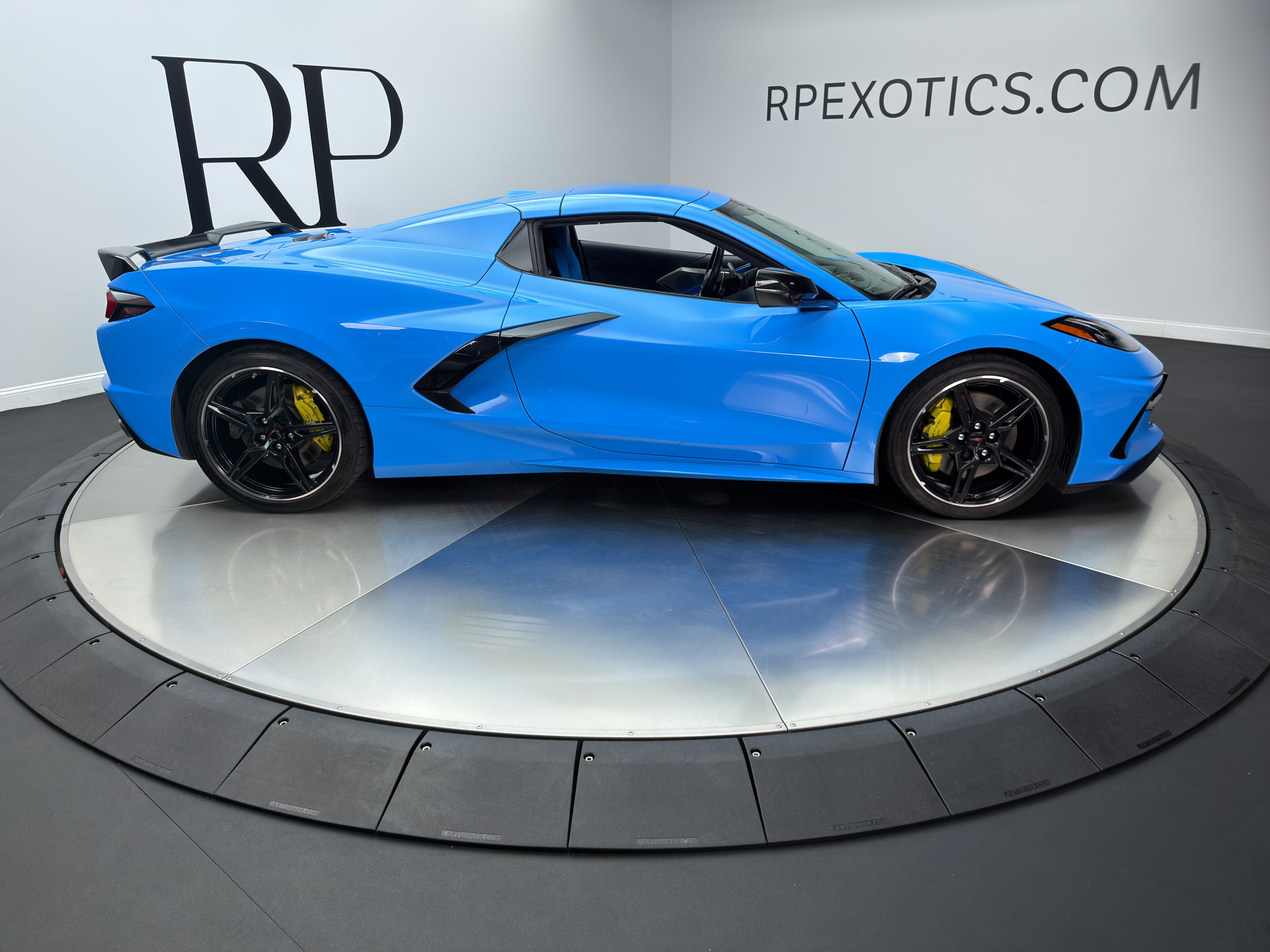 Used 2022 Chevrolet Corvette Stingray Premium Conv w/ Z51 Performance Package RWD image 14