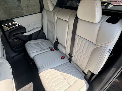 New 2025 Mitsubishi Outlander AWD image 22