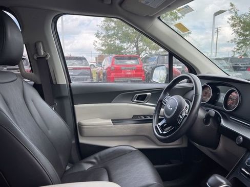 Certified 2024 Kia Carnival LX image 37