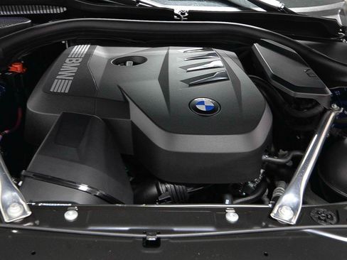 Used 2026 BMW 530i w/ Premium Package RWD image 18
