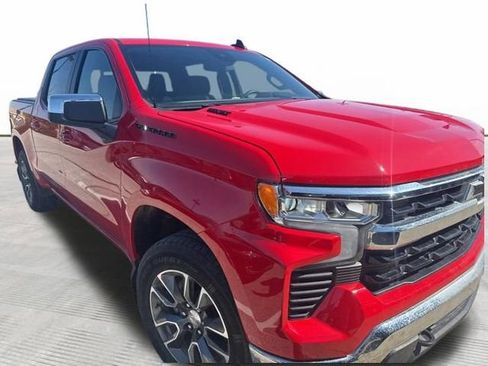 Used 2023 Chevrolet Silverado 1500 LT w/ Convenience Package II image 2